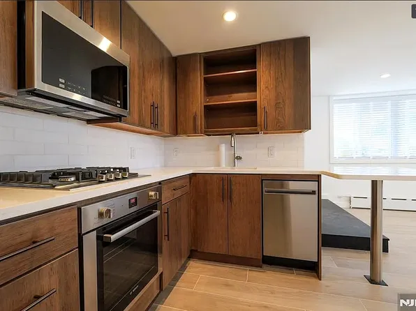116 N Beverwyck Rd APT 8, Lake Hiawatha, NJ 07034