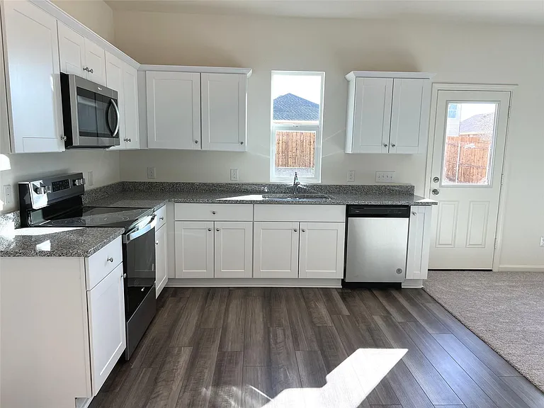 1901 Chapel Hill Rd — Photo 10