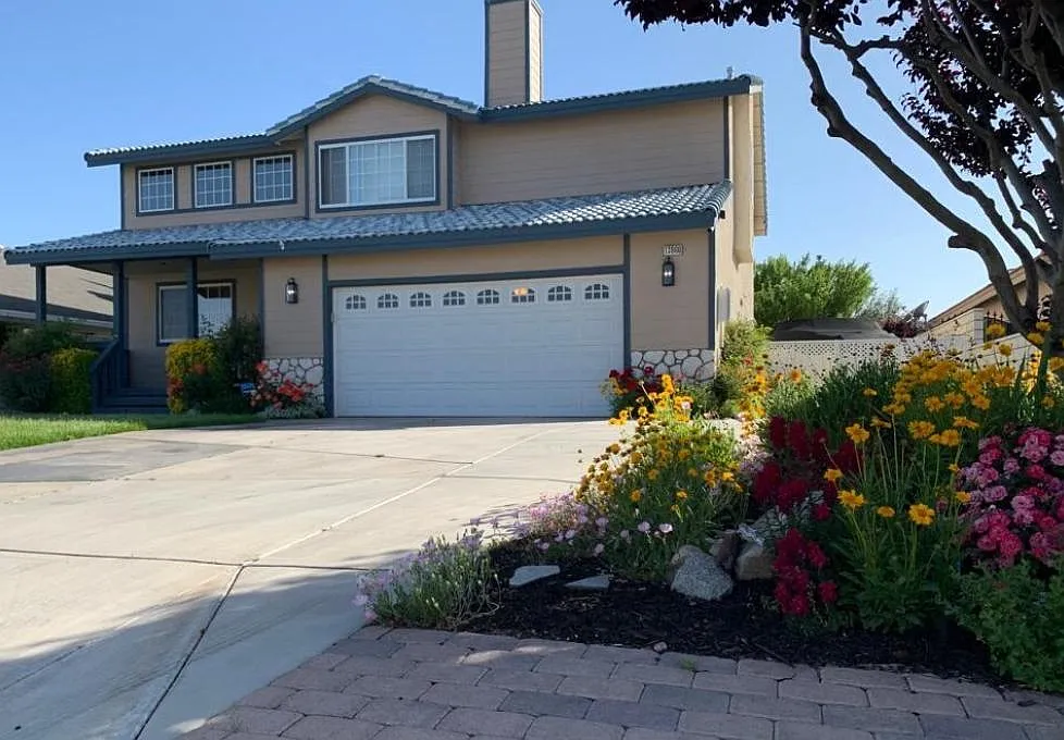 3 bed, 2214 sqft, $3,100 — Photo 1