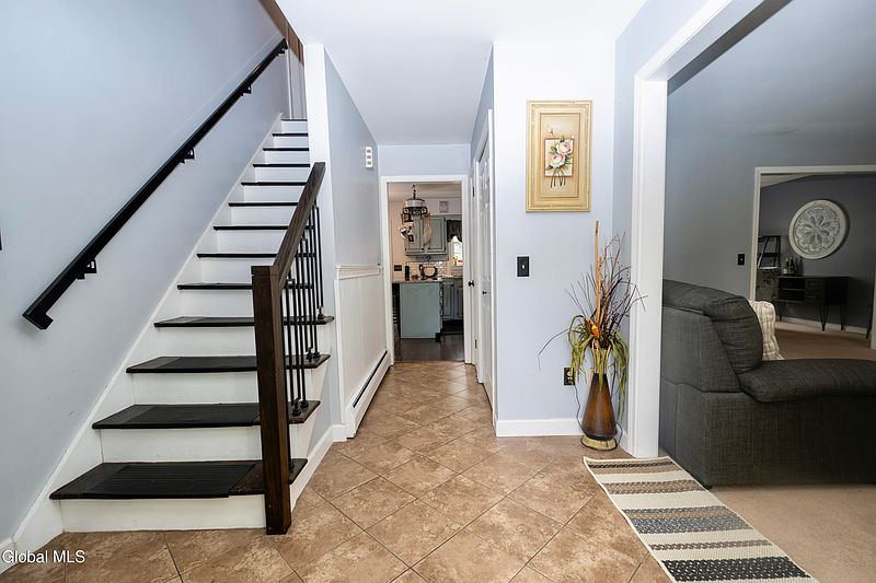 5th image of 10 Willow Road