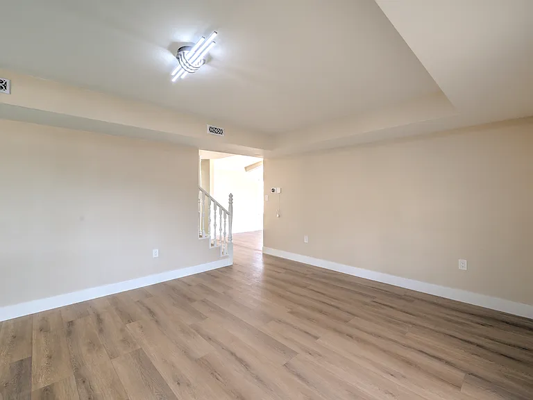 7477 Ullom Dr — Photo 4