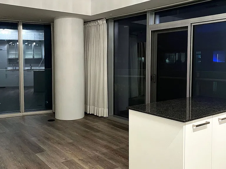 12 York St #1010 — Photo 3