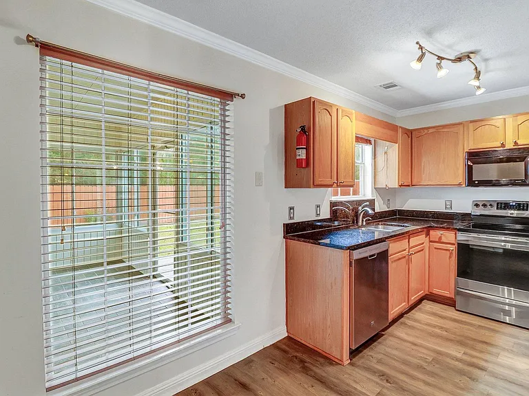 106 Silverton Rd — Photo 19