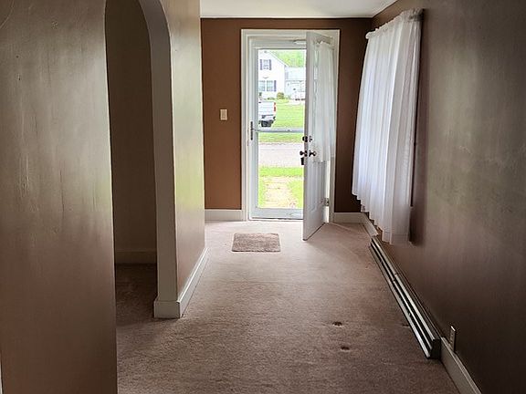 3rd image of 18 W Park Dr