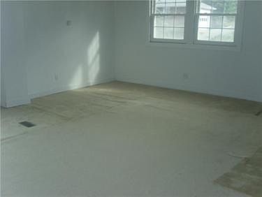 2nd image of 905 Leeds Ave