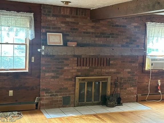 5th image of 117 Pleasant St