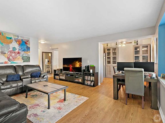 5th image of 445 N Lake Shore Dr