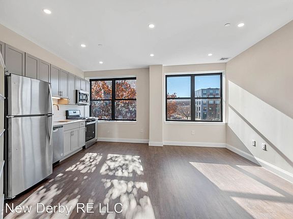 4th image of 14-22 New Derby St #204