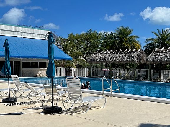 3rd image of 87200 Overseas Hwy APT E3
