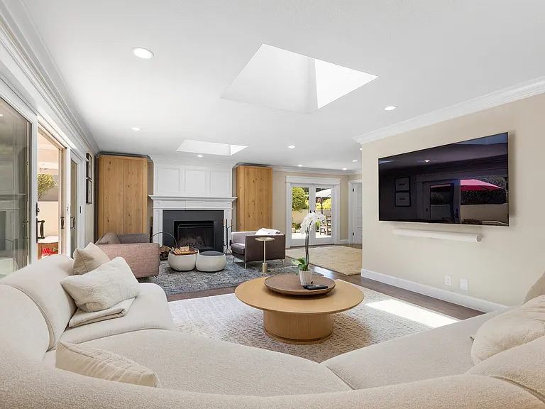 977 Continental Dr — Photo 9