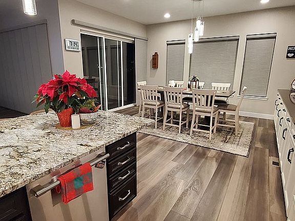 Dining area slider to deck