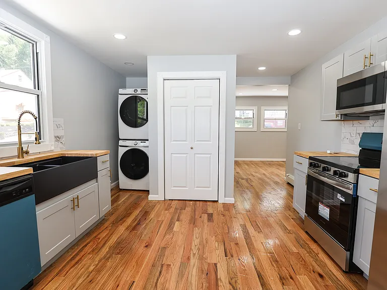 562 Peacock St #1 — Photo 14