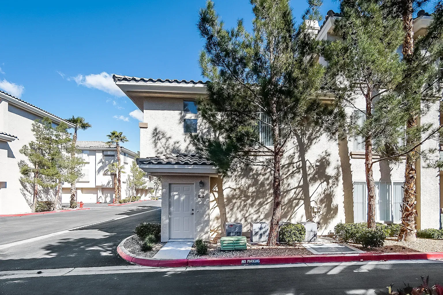 1 bed, 816 sqft, $1,395 — Photo 2