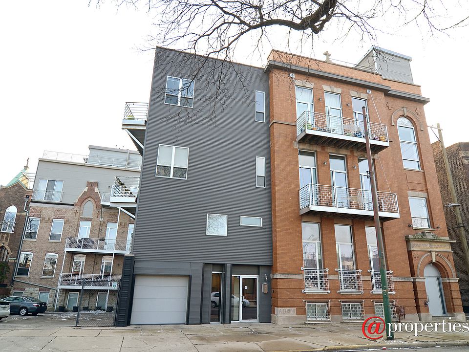 Dramatic, chic 3 bed, 2 1/2 bath condo in renovate