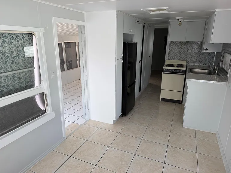 821 SW 1st Ct — Photo 5