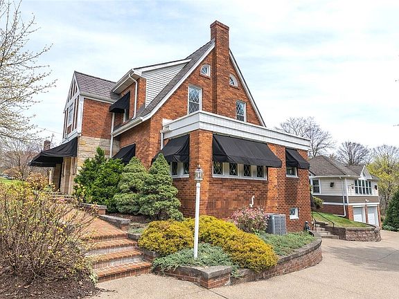 2nd image of 832 Ridge Rd