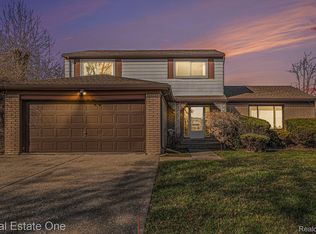 23728 Lelo Ct, Southfield, MI 48075