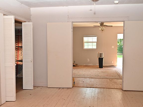 4th image of 3001 Bridwell St