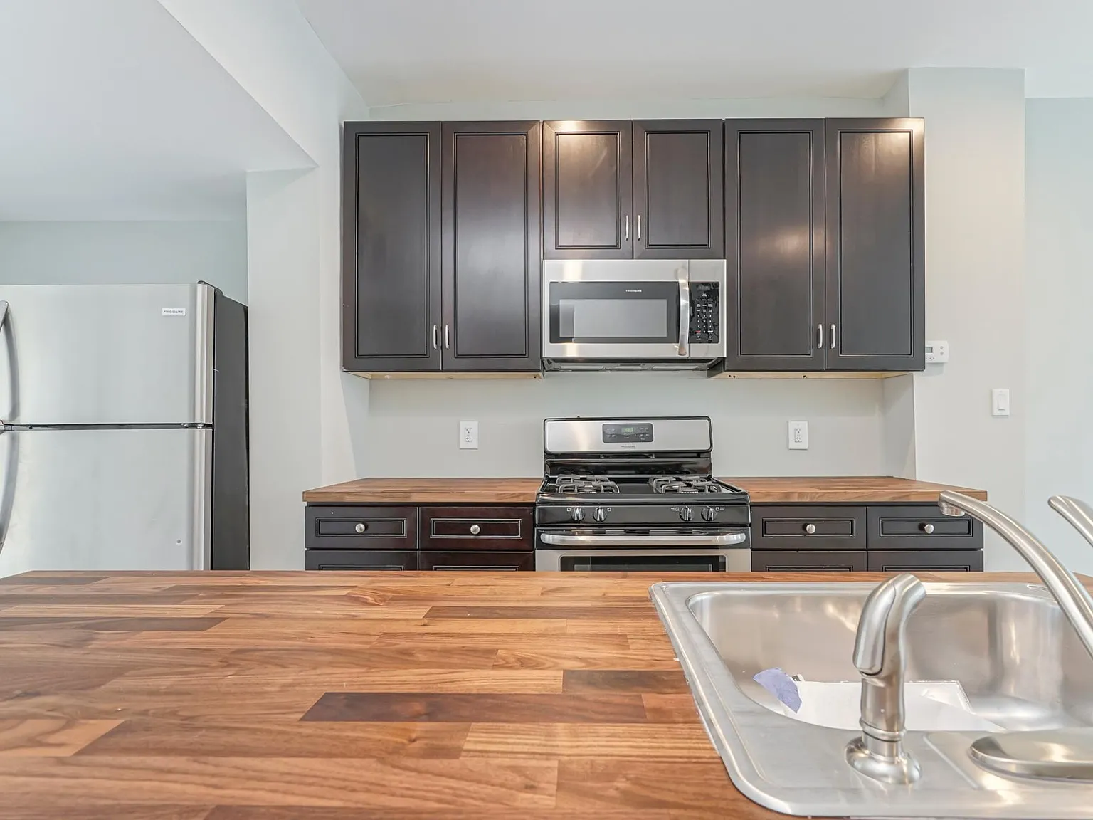2 bed, 1.5 bath, 1200 sqft, $2,000 — Photo 3