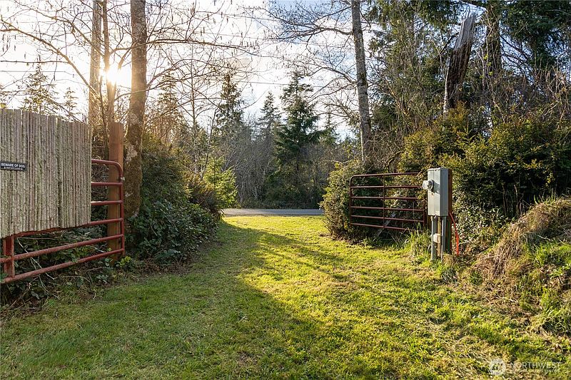 3rd image of 22308 Sandridge Road