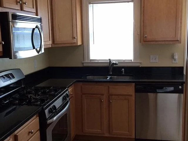 2 bed, 1250 sqft, $1,300 — Photo 4
