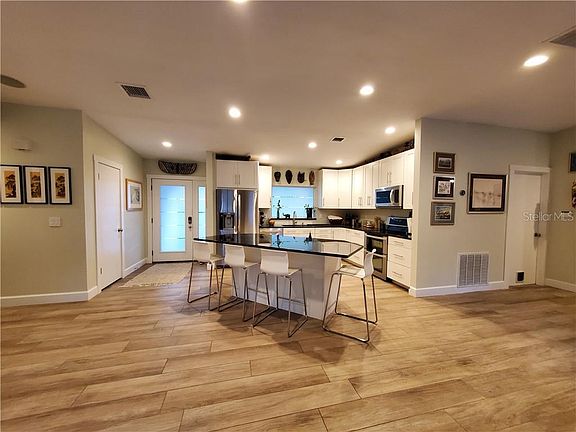 4th image of 8688 Larwin Ln