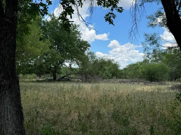 1872 Private Road 2310, Uvalde, TX 78801