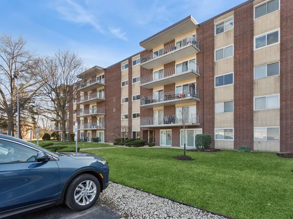 2900 Maple Ave APT 4D, Downers Grove, IL 60515
