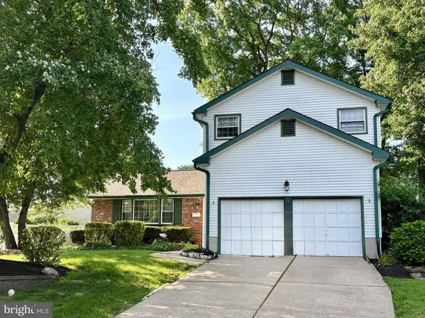 843 Lafayette Dr, Mount Laurel, NJ 08054