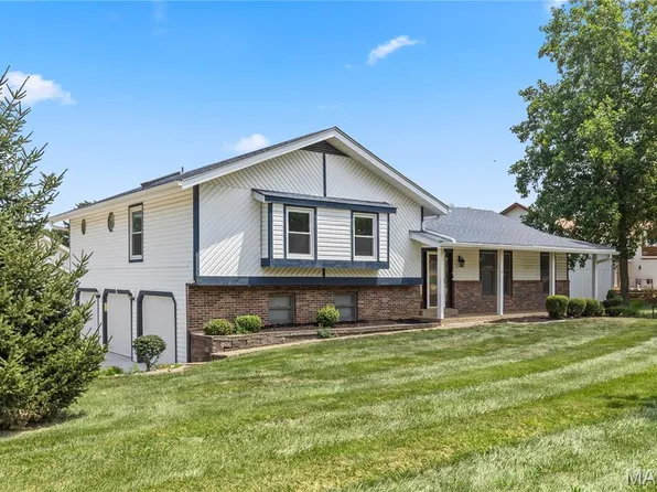 3 Harbor Point Ct, Lake Saint Louis, MO 63367