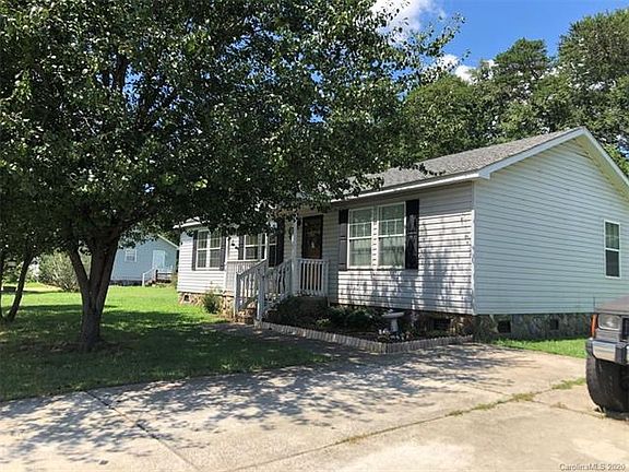 3rd image of 1027 Daniel Dr #1027