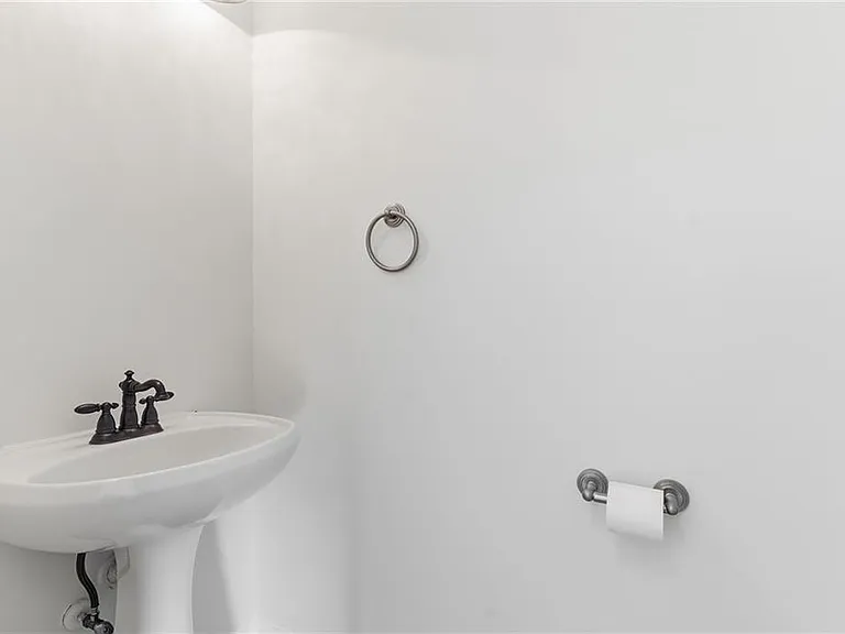 2913 Greyhawk Ln — Photo 24