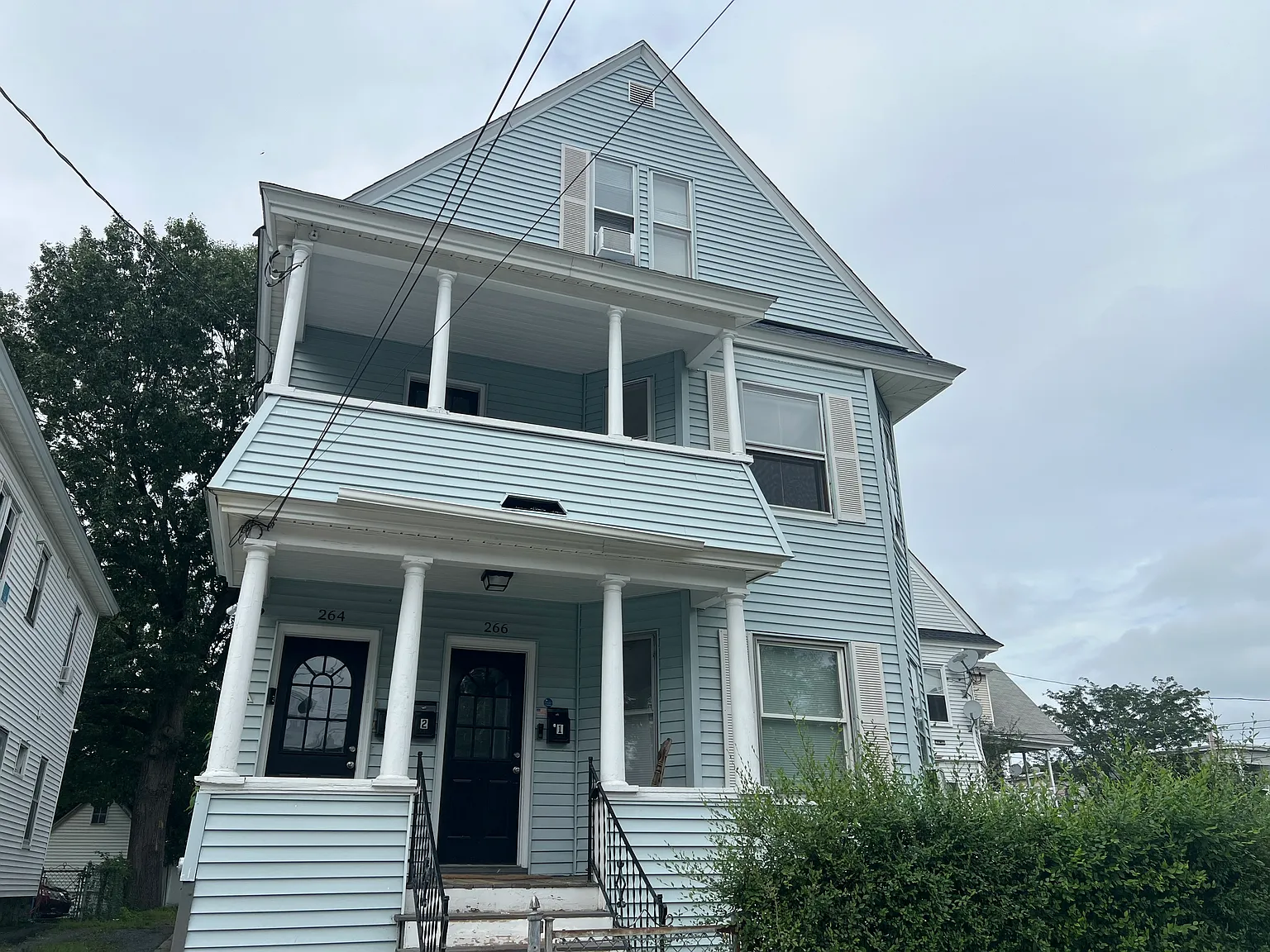 3 bed, 1300 sqft, $2,700 — Photo 2