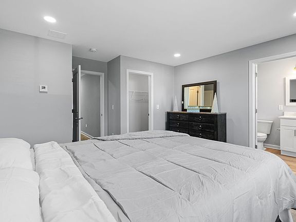 5th image of 33 Mirabel Ct