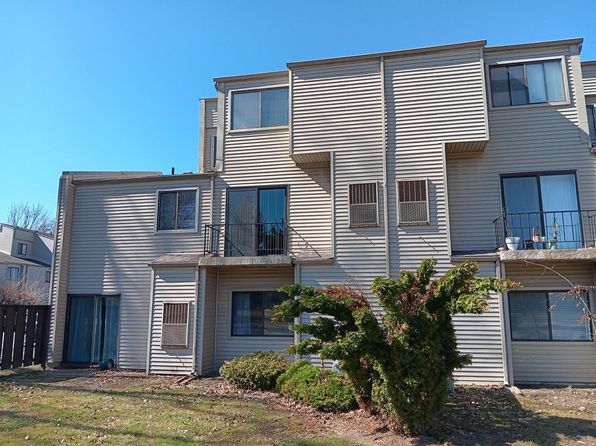 38320 North Ln, Willoughby, OH 44094