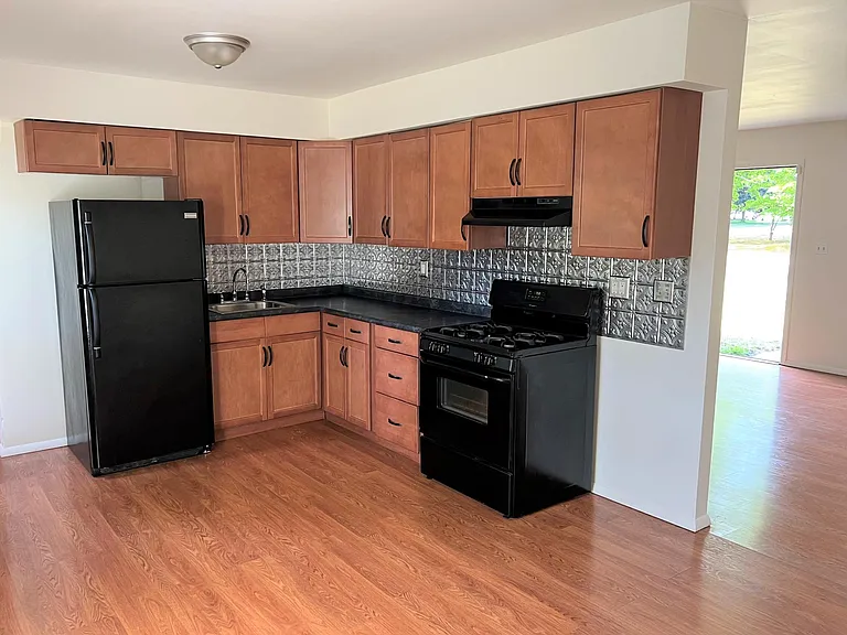 11 Woodland Rd — Photo 4