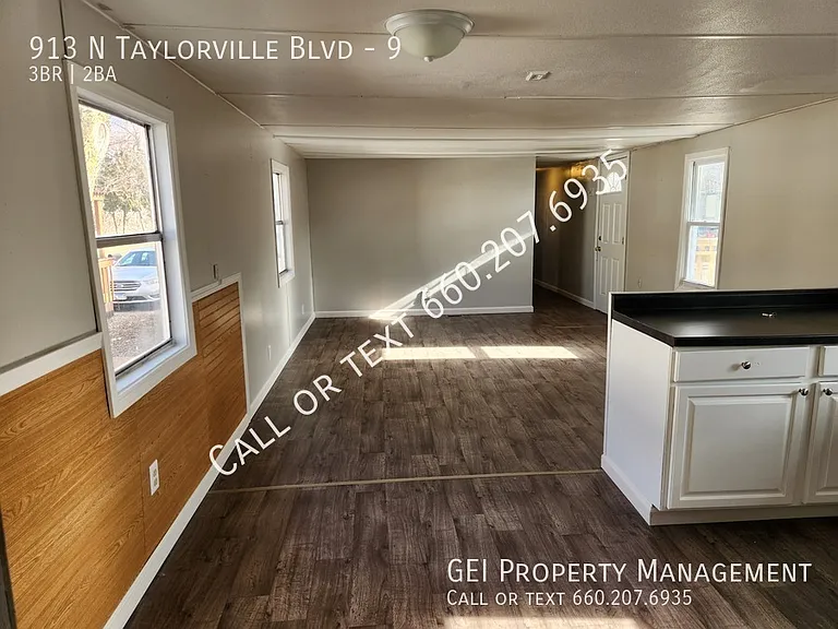 913 N Taylorville Blvd #9 — Photo 6