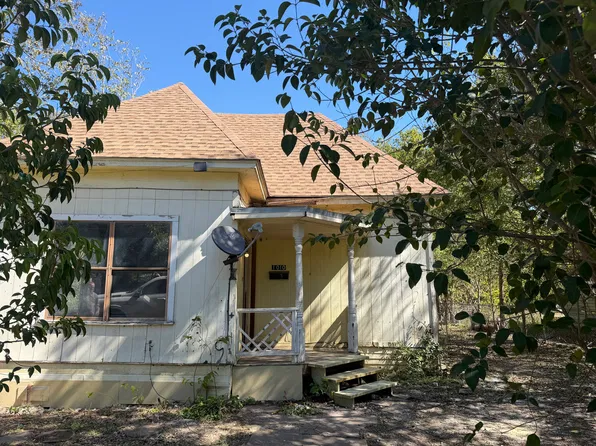 1010 Washburn St, Taylor, TX 76574
