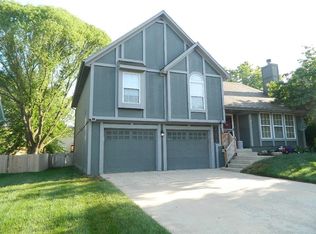 21806 W 49th St, Shawnee, KS 66226