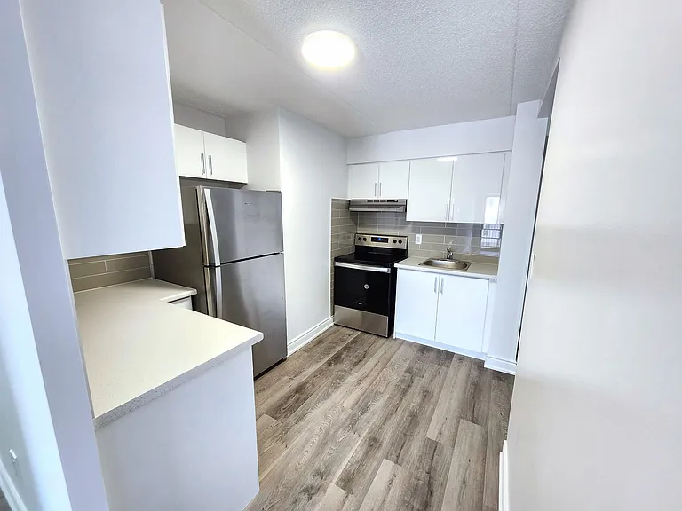 17 Coldwater Rd W — Photo 8
