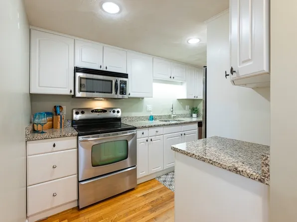 27 Adams Ct, Amesbury, MA 01913