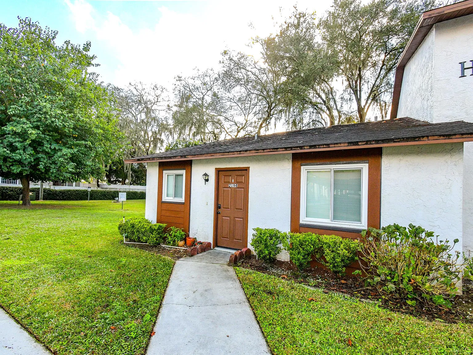 2 bed, 864 sqft, $1,550 — Photo 2