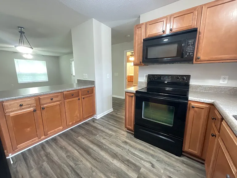 Meridian Park Apartments — Photo 253