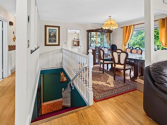 4th image of 34757 Moffat Ave