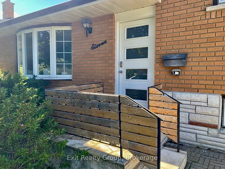 11 Somerset St — Photo 2