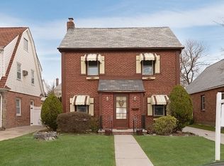4823 212th St, Oakland Gardens, NY 11364