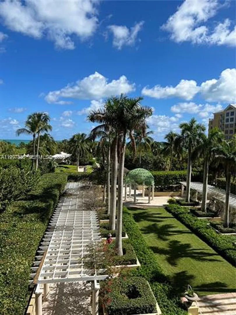 Building Photo - 445 Grand Bay Dr #412