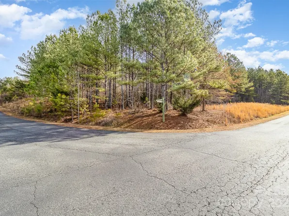 100 Riverview Dr, Mooresboro, NC 28114