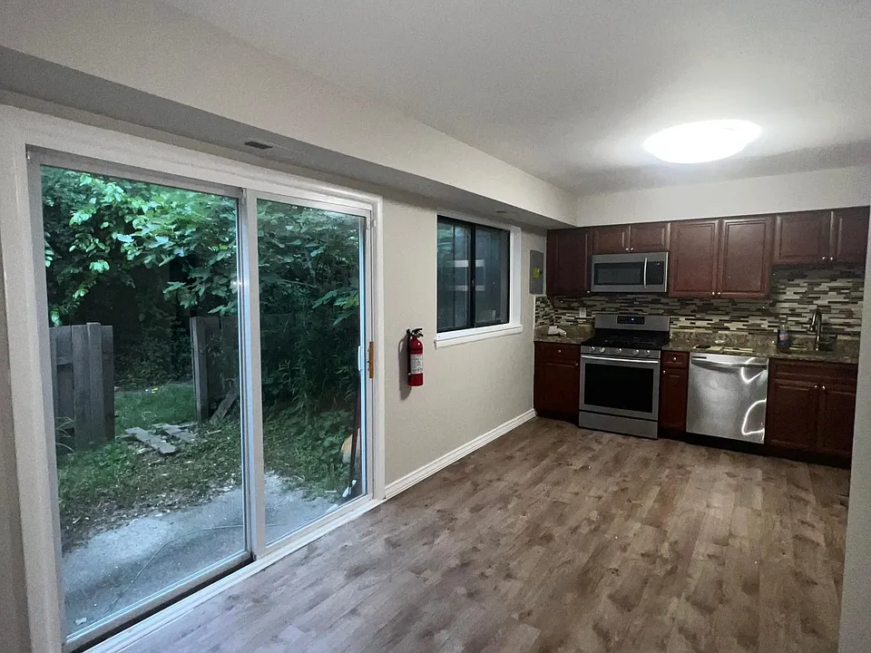 140 Chelsea Cir #1