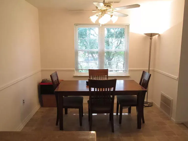 412 Green Hollow Dr — Photo 4